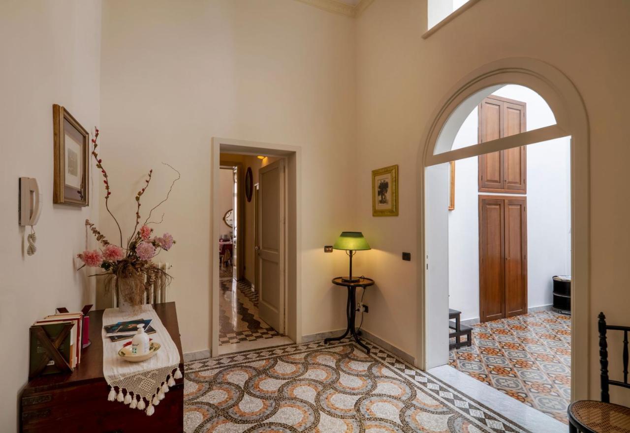 Palazzo Rollo Bed & Breakfast Lecce Exterior photo